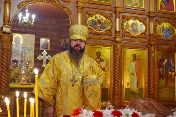 митрополит Исидор возглавил Божественную литургию в храме Кирилла и Мефодия - фото - 8