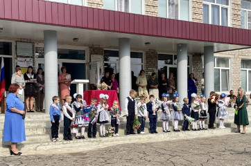 сегодня во всех школах района прошли торжественные линейки, посвященные - Дню знаний - фото - 11