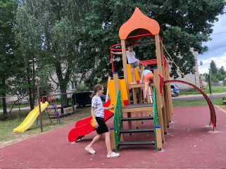 в Велиже установлены новые игровые комплексы на детских площадках - фото - 13