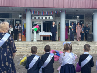 сегодня во всех школах района прошли торжественные линейки, посвященные - Дню знаний - фото - 14