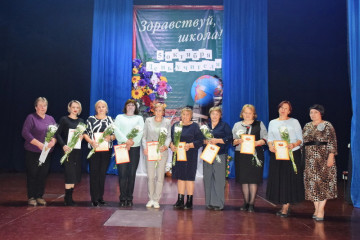 в районном Доме культуры состоялось торжественное мероприятие, посвященное Дню учителя - фото - 13