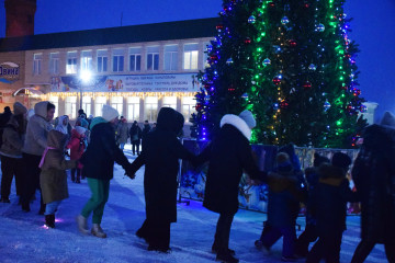 приглашаем всех на торжественное открытие нашей новогодней елочки - фото - 1