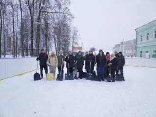 продолжаем убирать общественные территории от снега - фото - 17