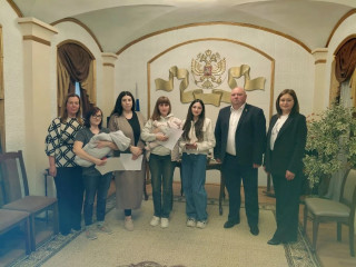 в отделе ЗАГС прошло торжественное поздравление семей - фото - 1