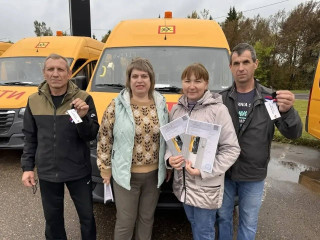 в Смоленске состоялось вручение ключей от 24 новых школьных автобусов - фото - 4
