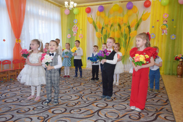 в детских садах Велижского района прошли утренники, посвященные 8 марта - фото - 35